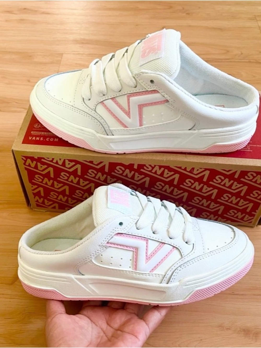 Vans Upland Mule Shoe Pop
Pink Women 7.5 US